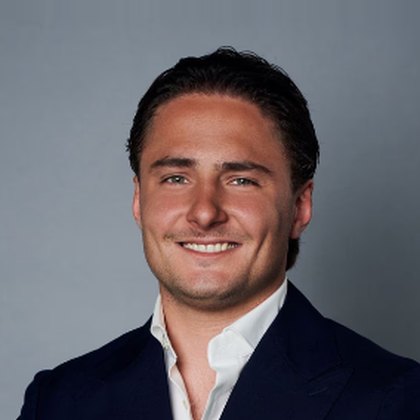 Portret van Nes Kose, Partner bij Nederburgh Vastgoed